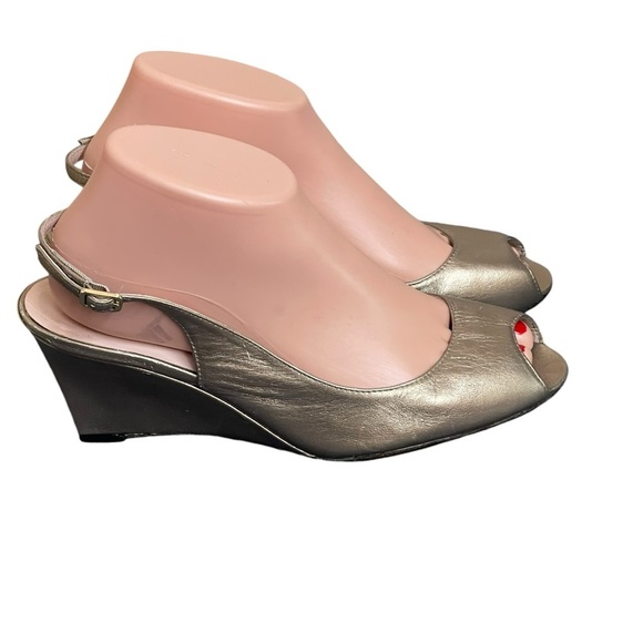 Stuart Weitzman Metallic Gold Leather Peep
Toe Wedge Sandals Size 7.5M - Picture 3 of 13